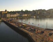 Der Morgenverkehr auf der Seebrücke um 7.20 Uhr. (Bild: Screenshot: Luzern Tourismus)