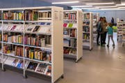 16'000 Medien liegen in der Gemeinde Bibliothek zum Ausleihen bereit. (Bild Benedikt Meier)