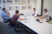 Mario Gyr und Simon Schürch beim Interview mit unseren Journalisten Andreas Ineichen und Jonas von Flüe (v. r.). (Bild: Neue LZ / Pius Amrein)