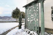 Risch: Grabmal von Ernst Göhner bei der Kirche St.Verena in Risch. Zuger Zeitung/Stefan Kaiser (Bild: Stefan Kaiser)