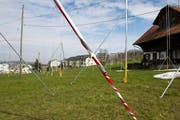 Baugespanne auf einer Küssnachter Wiese. Viele Küssnachter wollen keine weiteren Einzonungen. (Bild: Keystone)