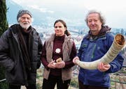 Sie stehen hinter der Kunstauktion: Alfons Bürgler, Priska Welti und Wendelin Gisler (von links). (Bild: Roger Bürgler)