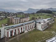 Luftaufnahme vom Kirchfeld, dem Haus für Betreuung und Pflege in Horw. (Bild: Pius Amrein (Horw, 19. Februar 2018))