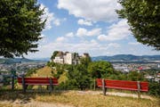Mit der S9 ins Seetal: Das Städtchen Lenzburg mit seinem Schloss liegt am Ende der Strecke, an der zwei Seen und weitere Schlösser zum Aussteigen und Erkunden einladen.