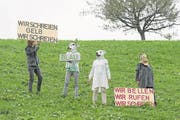 Fanny Futterknecht und ihre Gruppe auf freiem Feld in Giswil. (Bild: Lee Li | Photography (leeli.ch))