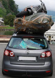 Das Auto des Deutschen war offensichtlich überladen. (Bild: Luzerner Polizei)