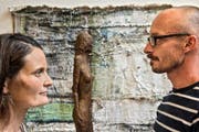 Yvonne Kurtovic-Hegglin und Bruno Juch stellen in Menzingen aus. (Bild: Christian H.Hildebrand)