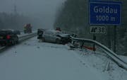 Die Unfallstelle auf der A4 in Goldau. (Bild Kantonspolizei Schwyz)