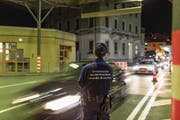Grenzkontrolle zu Italien in Chiasso. Auch nach dem Ende des Bankgeheimnisses belassen viele Italiener ihr Geld in der Schweiz. (Bild: Gaetan Bally/Keystone (18. Juni 2015))
