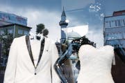 Zwangsheirat beim Besuch des Ursprungslandes: Auch Männer sind betroffen. (Bild: Anthony Micallef/Imago (Istanbul, 24. Juni 2015))