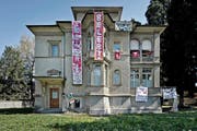 Aktivisten haben das Haus an der Obergrundstrasse 99 besetzt. Der Eigentümer will es abreissen lassen. (Bild Pius Amrein)