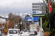 Das Parkieren in der Stadt Zug soll teurer werden, das ist eine der Massnahmen aus dem Paket «Sparen und Verzichten II». (Archivbild Werner Schelbert)