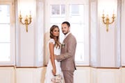 Die Steinhauserin Rahel Aeschbach im Auftrag der Zuger Lohri Joaillerie mit ihrem Ehemann Rhe Nowak. (Bild: www.instagram.com/boxofbeauty)