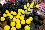 Noch ist nicht sicher, ob vor dem heurigen 1. August überhaupt Feuerwerk an Private verkauft werden wird. (Bild: Keystone / Steffen Schmidt (Archiv))