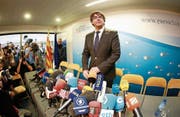 Ex-Katalanenchef Carles Puigdemont bei einer Pressekonferenz in Brüssel. (Bild: Olivier Hoslet/EPA (31. Oktober 2017))