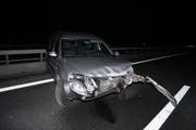 Beim Selbstunfall auf der A4 entstand ein Sachschaden von rund 6000 Franken. (Bild: Zuger Polizei)