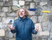 Als Clown will Kurt Bucher bald auch Flüchtlingskindern ein Lachen ins Gesicht zaubern. (Bild: Manuela Jans-Koch (Sursee, 26. Januar 2018))