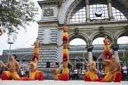 Chinesische Artistengruppe zeigt ihr Können... (Bild: Jakob Ineichen (Luzern, 18. Juli 2017))