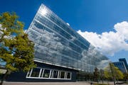 Das Kaufmännische Bildungszentrum Zug gewinnt den Schweizer Schulpreis 2015. (Bild: Archiv Keystone)