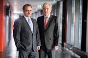 CEO Bruno Thürig (links) und Bankratspräsident Heini Portmann präsentierten am Mittwoch ein gutes Jahresergebnis. (Bild: PD)