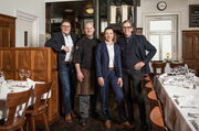 Das Führungsteam des Restaurants Helvetia (von links): Alois Keiser (Geschäftsführer der Gambrinus Gastronomie AG), Küchenchef Daniel Marti, stellvertretende Geschäftsführerin Sofia Matsiota und Geschäftsführer Serge Vollenweider. (Bild: PD)