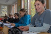Viertklässler der Schule Spiringen. (Bild Elias Bricker/Neue UZ)