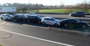 Solche Unfälle wie hier auf der A14 bei Buchrain am 3. Dezember 2015 ereignen sich immer wieder. (Bild Luzerner Polizei)