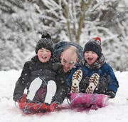 In High Wycombe ist Schlittelvergnügen angesagt. (Bild: Andy Rain/EPA)