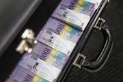 Die neue Schuldenbremse soll ermöglichen, Erspartes wieder ausgeben zu können. (Bild: Keystone/Gabriele Putzu (2016))