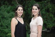 Unzertrennlich, aber eigenständig: Sofia (dunkles Kleid) und Ann-Katrin Burgener. (Bild: Pius Amrein (Eschenbach 12. Juni 2017))