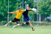 Szene aus einem Frisbee-Spiel. (Archivbild Neue ZZ)