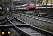 Das Sturmtief legte die Zentralbahn lahm. (Bild Chris Iseli/Neue LZ)