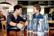 Die Brüder Lior und Morris Etter sammeln mit ihrem Projekt «Wasser für Wasser» zusammen mit Gastrobetrieben wie dem «Hopfenkranz» in Luzern (Bild) Geld für Trinkwasserprojekte. (Bild: Nadia Schärli /Neue LZ)