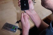 Ist der Akku leer, kann er in 100 Nidwaldner Betrieben wieder aufgeladen werden. (Bild PD)
