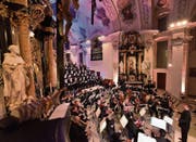 Andreas Felber dirigierte am Karfreitag die vereinten Formationen in der Pfarrkirche Andermatt. (Bild: PD/Peter Fischli)