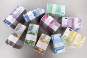 Banknoten einer Schweizer Kantonalbank. (Bild: Martin Ruetschi)