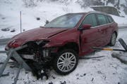 Der auf der Gotthardstrasse verunglückte Wagen. (Bild: Kantonspolizei Uri)