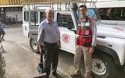 Der Luzerner Arzt Reto Eberhard (rechts) bei seinem Einsatz in Madagaskar zusammen mit Einsatzleiter Youcef Chellouche. (Bild: PD)