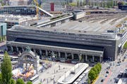 Westlich des Bahnhofs Luzern soll es keine Autohalteplätze geben (rechts vom Gebäude). (Bild: Archiv Neue LZ (Pius Amrein))