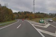 Die Blegikurve in Cham darf künftig nur noch mit Tempo 70 befahren werden. (Bild: Google Maps)