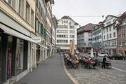 Das Coop-City-Gebäude mit dem beschädigten Fenstersims am Mühlenplatz in Luzern (Bildmitte) . (Bild: Dominik Wunderli (2. November 2017))