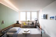 Nur dem Anschein nach ein normales Spitalzimmer: Die Wände, Decken und Böden der zwei Behandlungsräume wurden mit 23 Tonnen Blei «ausgekleidet», das vor der Strahlung schützt. (Bild: Manuela Jans-Koch (2. Februar 2018))