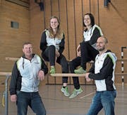 Freuen sich über den Gewinn des «Kulturbatzens» (von links): die Turner Richard Küng, Ramona Allemann, Sabine Beck (Vereinspräsidentin) und Patrick Busmann. (Bild: Corinne Glanzmann (Dagmersellen, 4. Januar 2018))