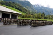 Der Waffenplatz Wil bei Stans wird erweitert. Auf dem Bild: «Medal Parade» für das Swisscoy-Kontingent. (Bild: Adrian Venetz (Stans, 11. Oktober 2013))