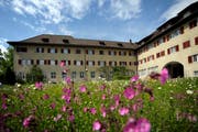 Im Garten des Klosters Wesemlin soll ein sechsstöckiger Neubau mit Wohn- und Arbeitsräumen entstehen. (Bild: Archiv / Neue LZ)