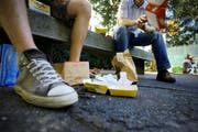 Littering wird im Kanton Zug nicht toleriert und soll vermehrt kontrolliert und gebüsst werden. (Bild: Chris Iseli / Neue LZ (Archiv))