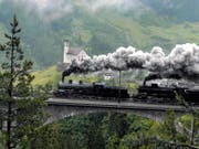 Mit Volldampf voraus: Nostalgiezug auf dem Weg in den Gotthardtunnel - Illustration aus dem neuen Buch von Fritz Schaub. (Bild: Archiv Neue LZ)