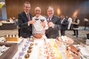 Robert Herr, Direktor der Bürgenstock-Anlage, Drei-Sterne-Koch Marc Haeberlin und Bruno Schöpfer, Chef der Betreibergesellschaft Bürgenstock Selection. (Bild: Urs Flüeler / Keystone)