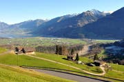 Deshalb heisst die Panoramastrasse Panoramastrasse. Ausblick auf der Giswiler Seite. (Archivbild Adrian Venetz)