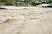 Am 10. Oktober 2011 war die Engelbergeraa zwischen Buochs und Ennetbürgen im Überlastungskorridor über die Ufer getreten. (Archivbild: Matthias Piazza/NZ)